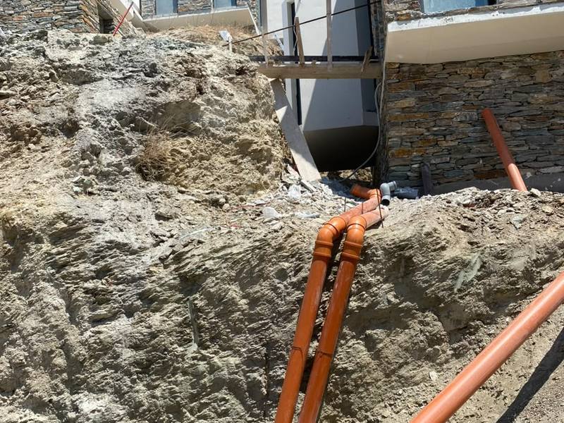 Σωλήνες αποχέτευσης σε νέο σπίτι