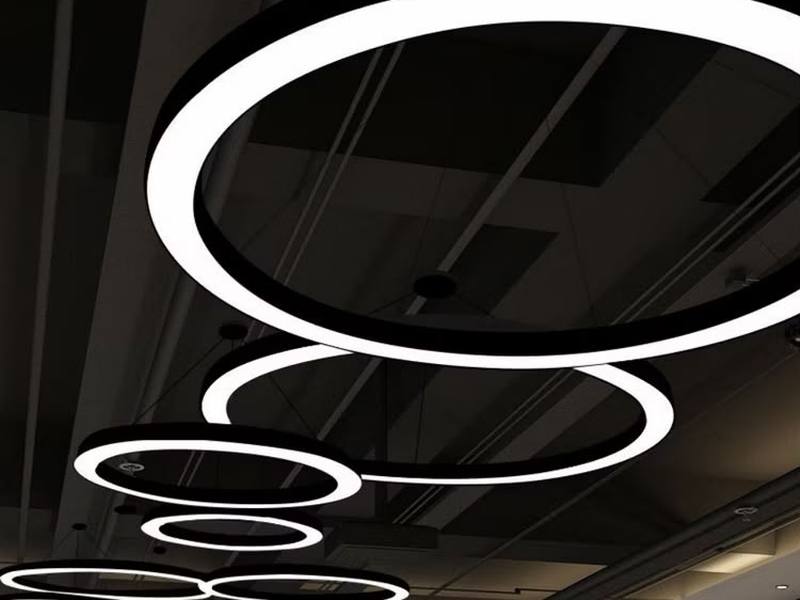 Φωτισμός με κυκλικά φωτιστικά LED